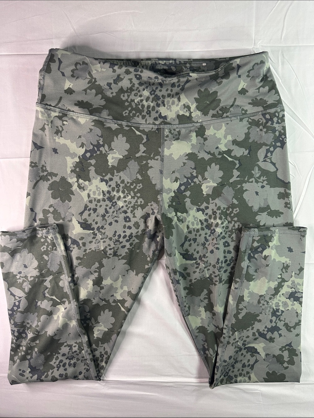 Maurices Floral Camo High-Rise Leggings - Gray